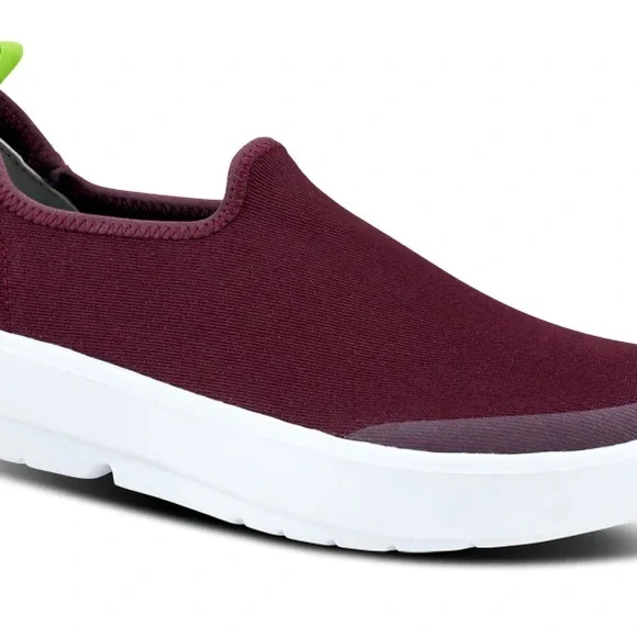 OOFOS Women's Burgundy eeZee Slip-Ons - Picture 2 of 7